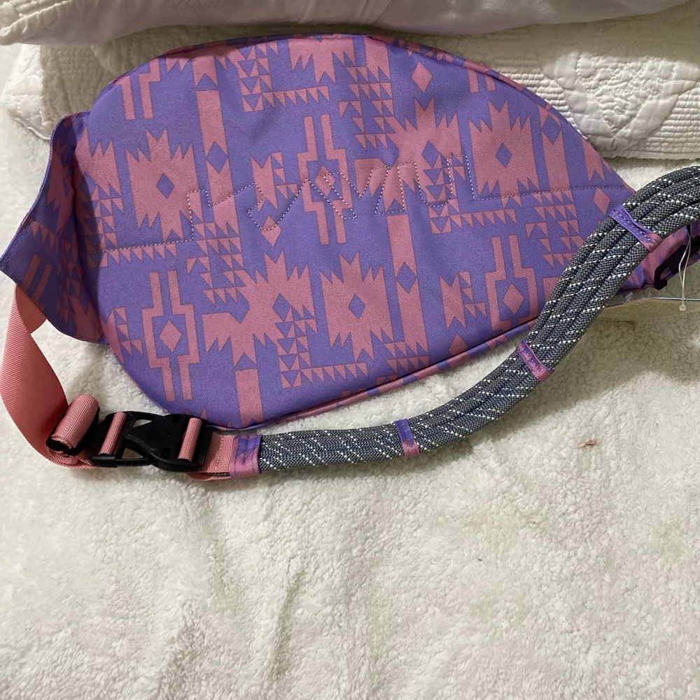 Sold New KAVU Rope Sling Bag Crossbody Backpack 🎒Pastel Arcade color Multi NWT - Picture 4 of 12